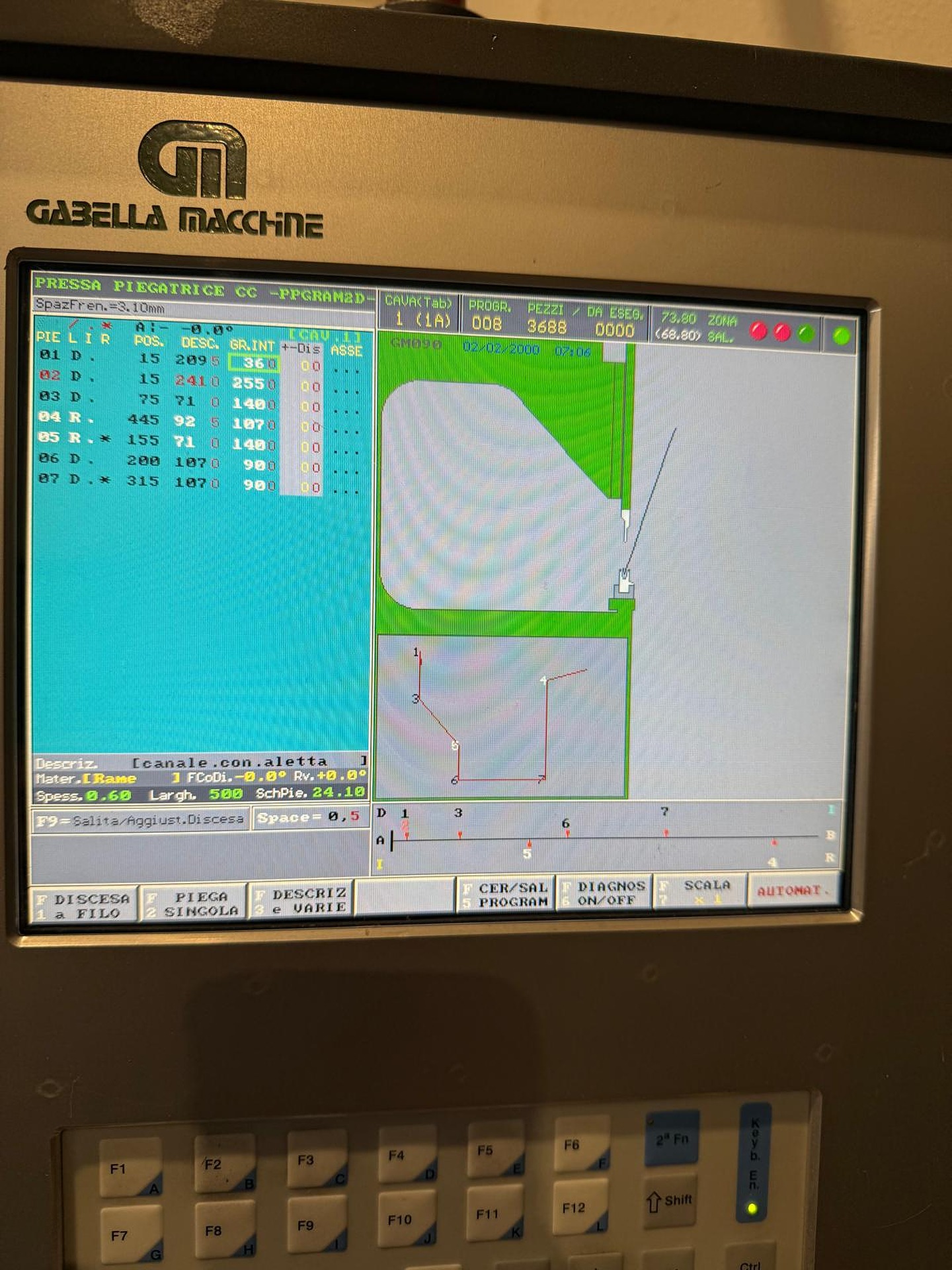 Schermo di controllo della pressa Gabella Macchine con il programma di piega di un canale in rame